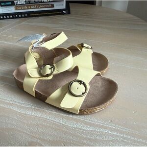 Old Navy|Baby girl/toddler pastel Yellow Buckle Strap Sandals,size 7•••NWT-Boho